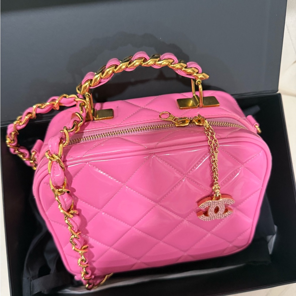 Rare🎀Chanel Barbie Pink 24K gold plated Hardwear vanity‼️ Bag charm Not included - Picture 4 of 16